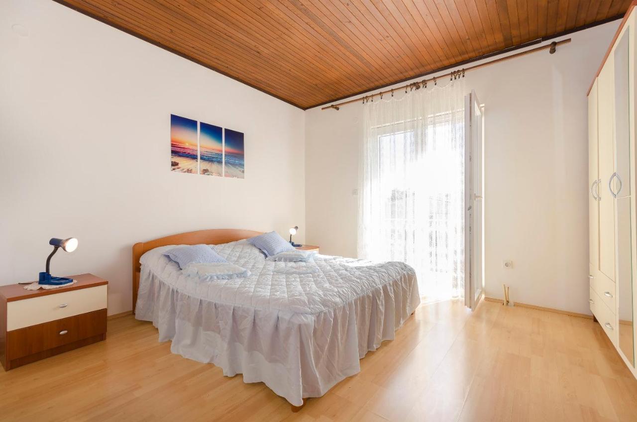 Apartment And Rooms Ema Vodice Exterior foto